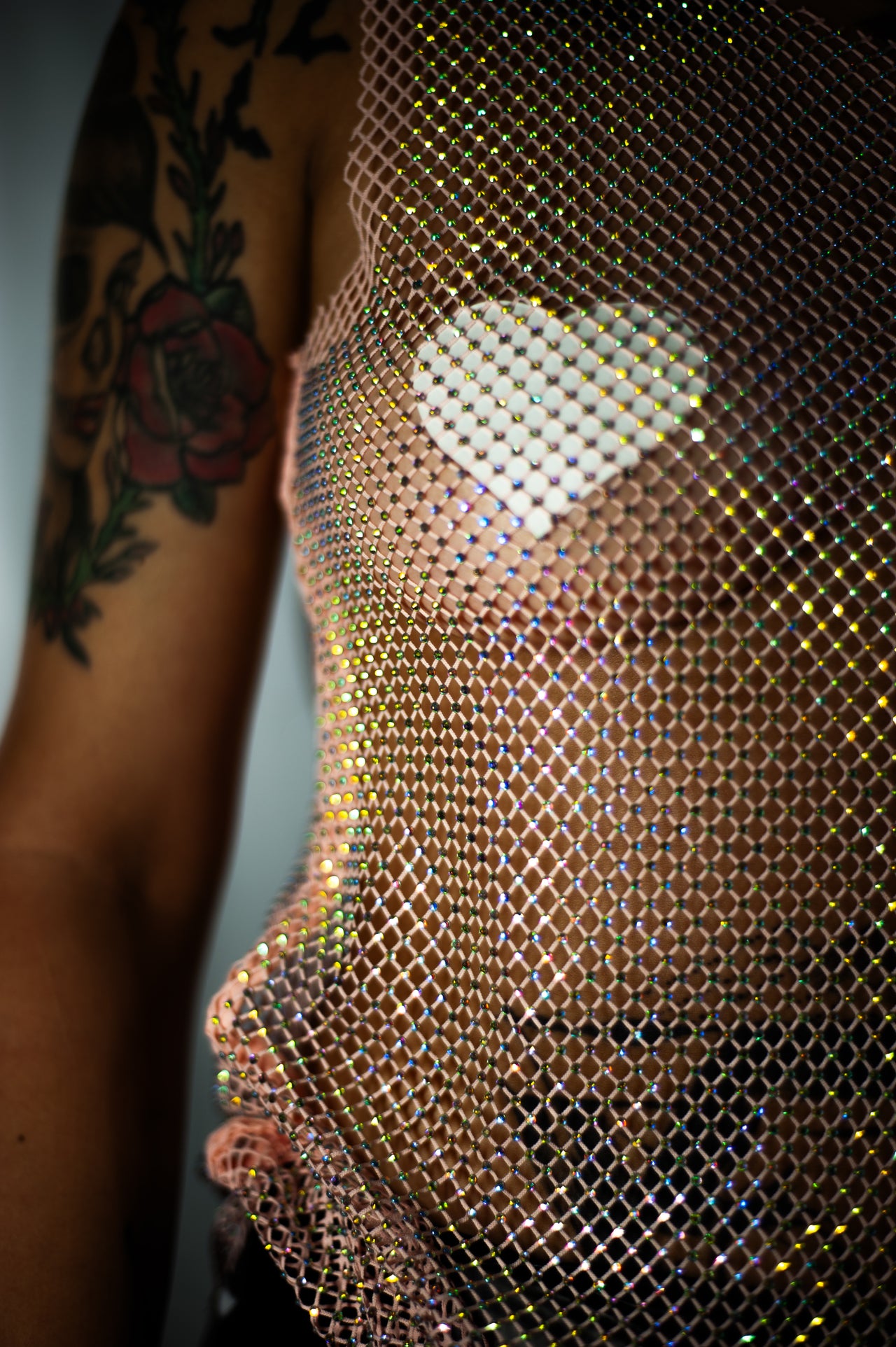 Chemise brillante ajourée