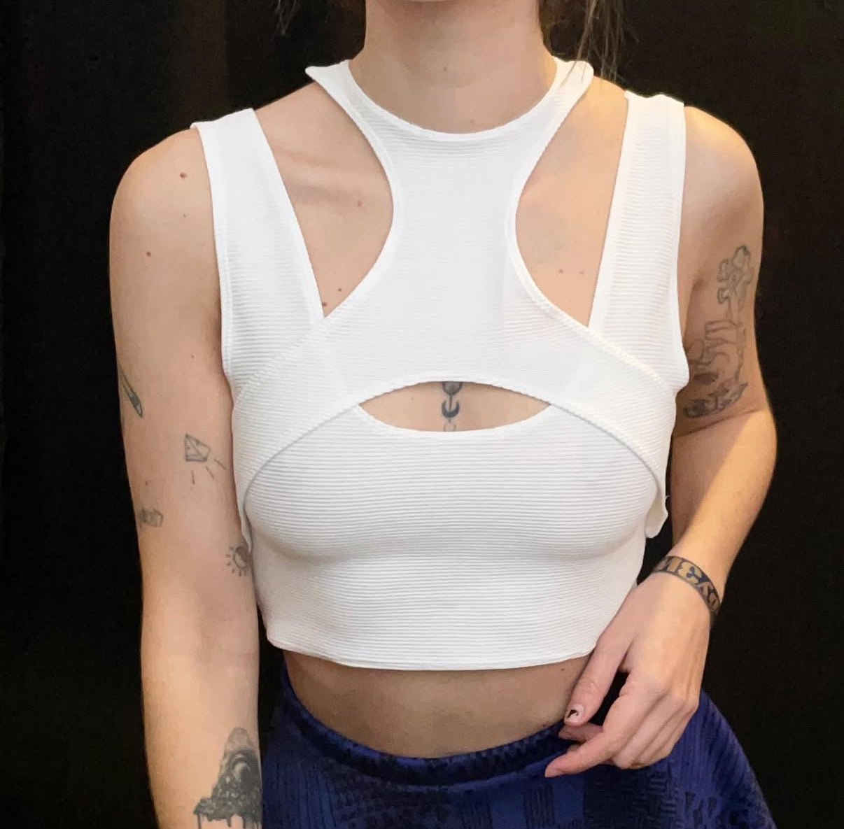 Haut court à volants