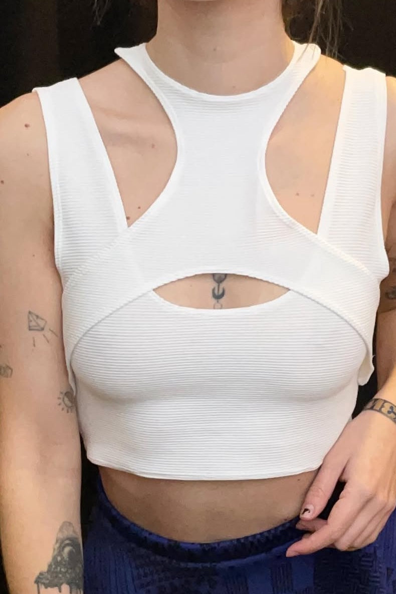 Haut court à volants