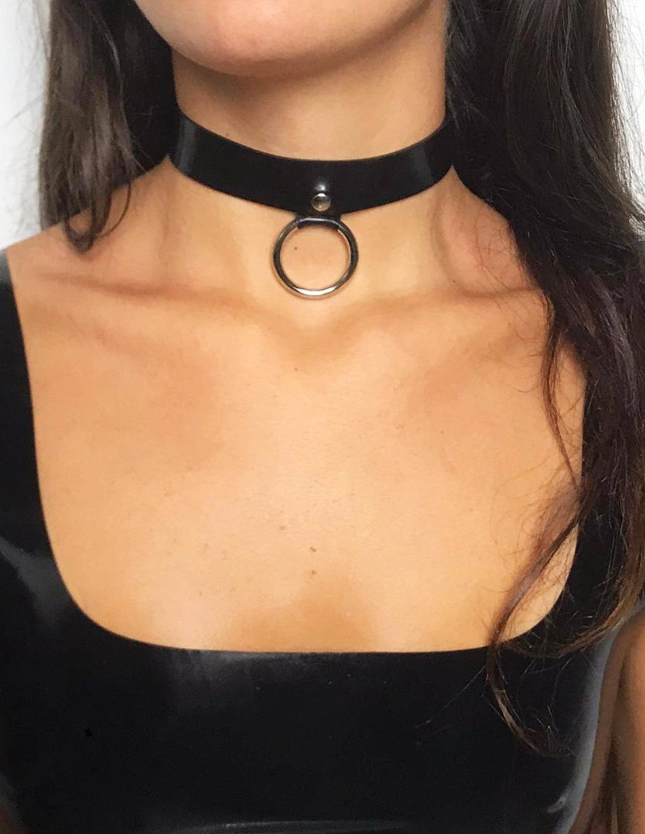 Collier ras du cou en latex