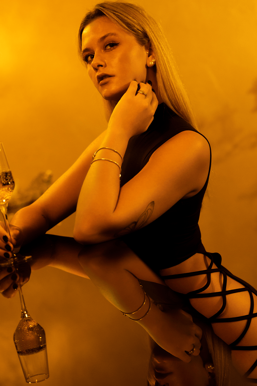 Robe bandage noire élégante sans manches