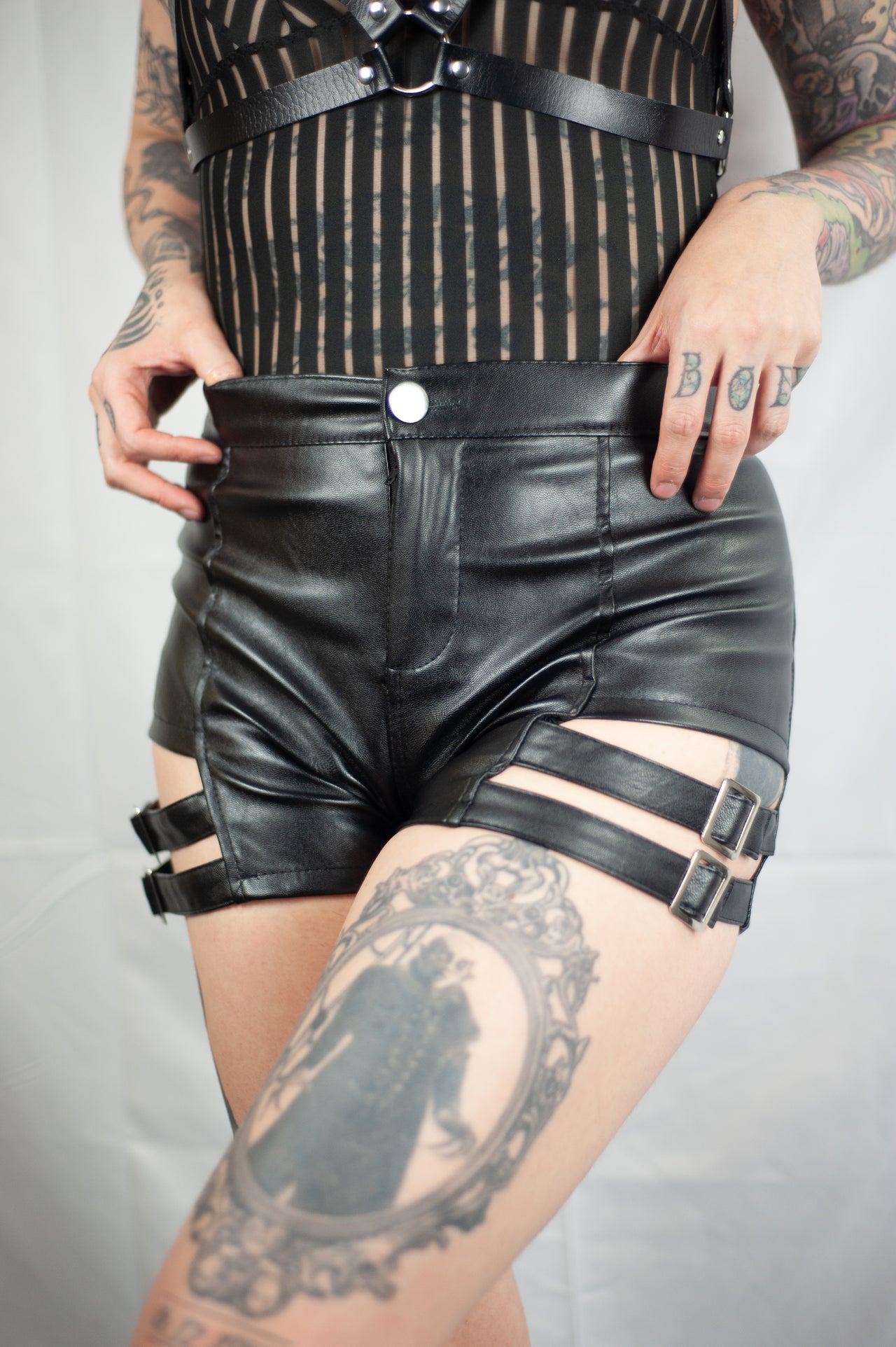 Pantalones cortos de látex de poste